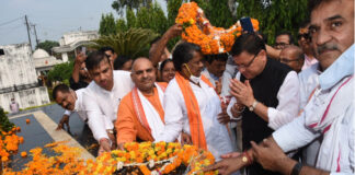 सीएम धामी ने उत्तराखंड शहीद स्मारक रामपुर तिराहा में राज्य आंदोलनकारी शहीदों की पुण्य स्मृति पर अर्पित की श्रद्धांजलि।