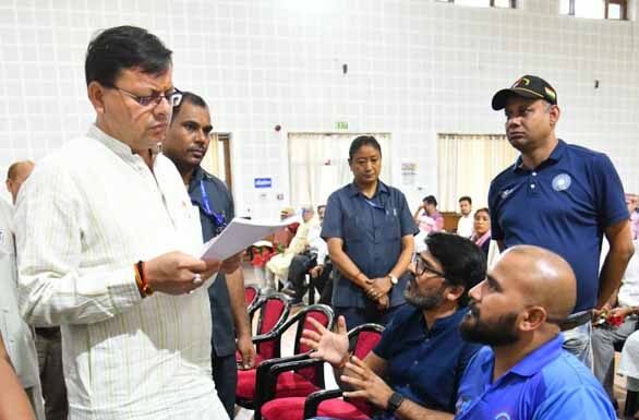 जन समस्याओं के उचित समाधान के लिए मुख्यमंत्री कार्यालय के अधिकारियों को दिये निर्देश